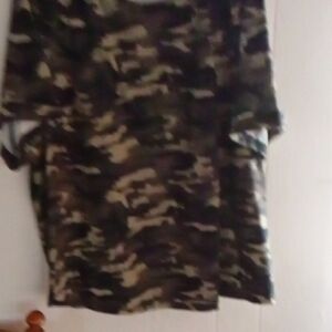 Camo Print Short Sleeve Top in Olive & Black